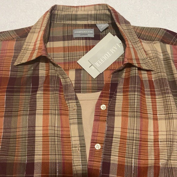 Company One Woman Tops - Company One Woman Button Down Front Closure V-Neck Size 2X